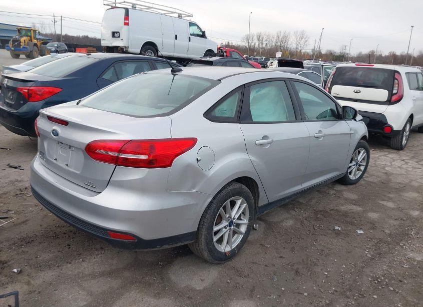 Photo 4 of 2015 Ford Focus SE (VIN 1FADP3F29FL367032)