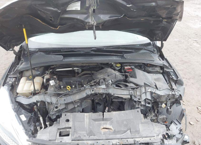 Photo 10 of 2015 Ford Focus SE (VIN 1FADP3F29FL373462)