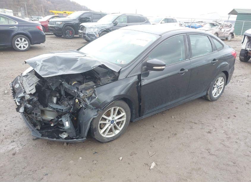 Photo 2 of 2015 Ford Focus SE (VIN 1FADP3F29FL373462)