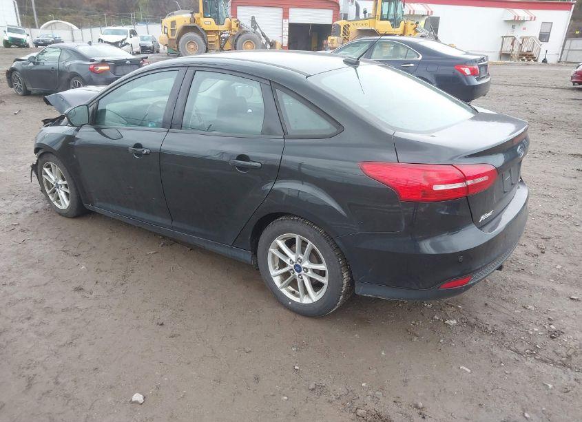 Photo 3 of 2015 Ford Focus SE (VIN 1FADP3F29FL373462)