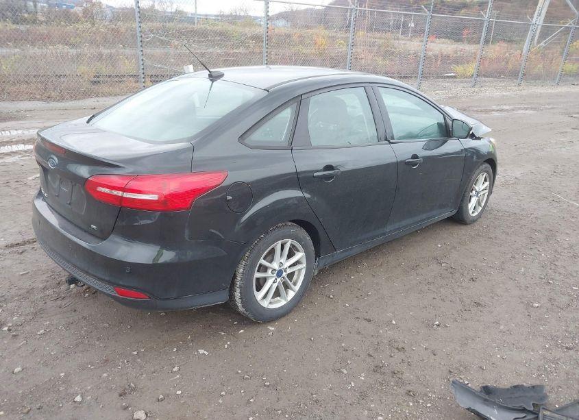 Photo 4 of 2015 Ford Focus SE (VIN 1FADP3F29FL373462)