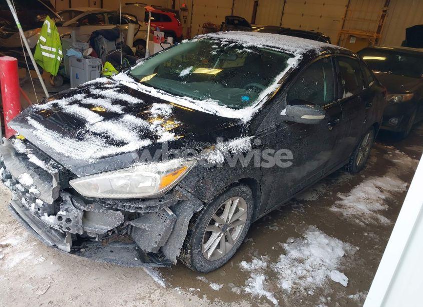 Photo 2 of 2015 Ford Focus SE (VIN 1FADP3F29FL374210)
