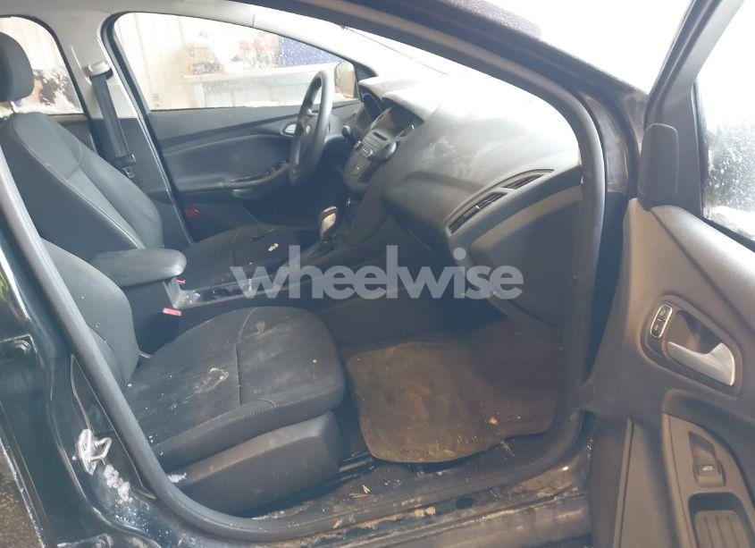 Photo 5 of 2015 Ford Focus SE (VIN 1FADP3F29FL374210)