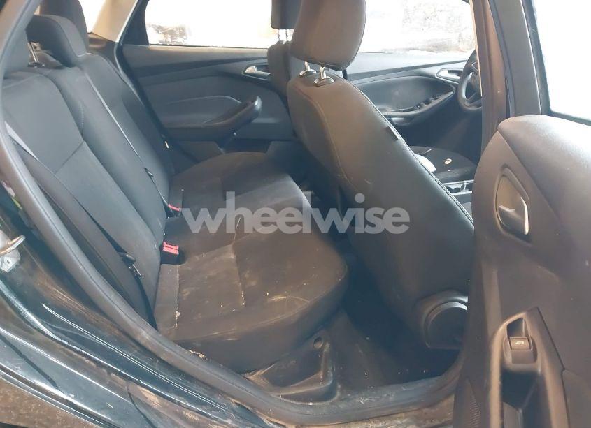 Photo 8 of 2015 Ford Focus SE (VIN 1FADP3F29FL374210)