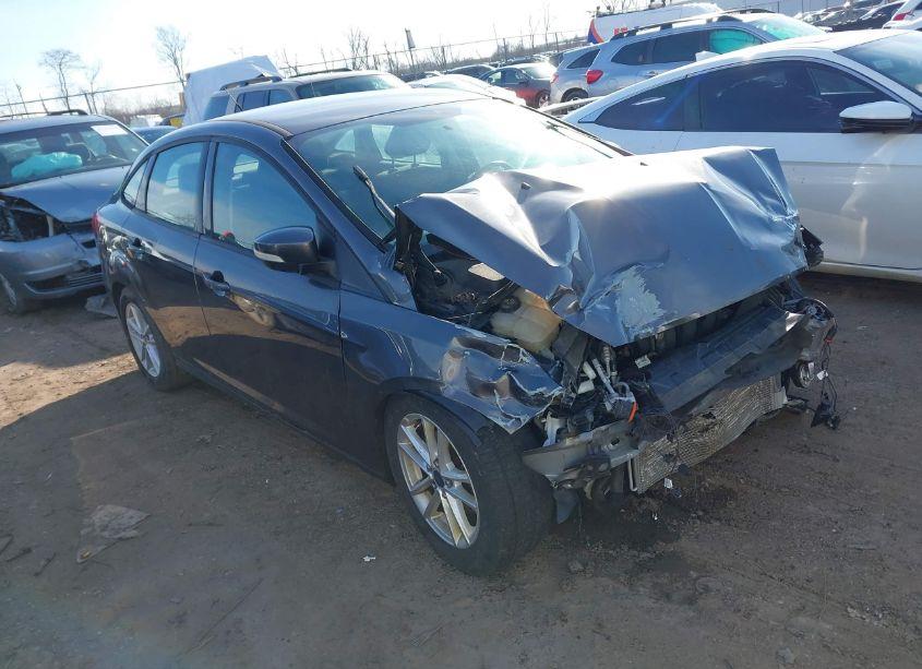 2015 Ford Focus SE (VIN 1FADP3F29FL383747) main photo