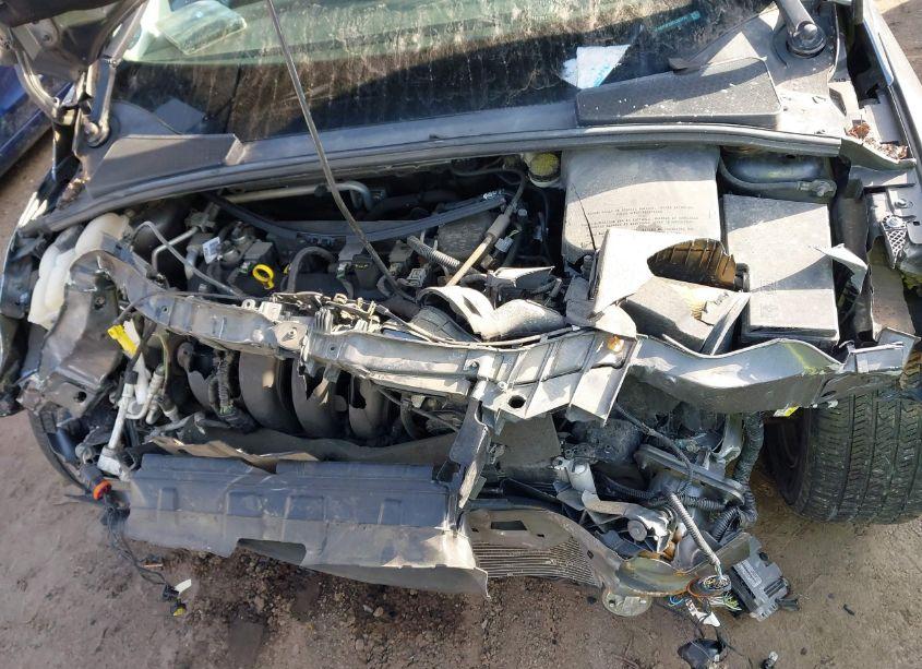 Photo 10 of 2015 Ford Focus SE (VIN 1FADP3F29FL383747)