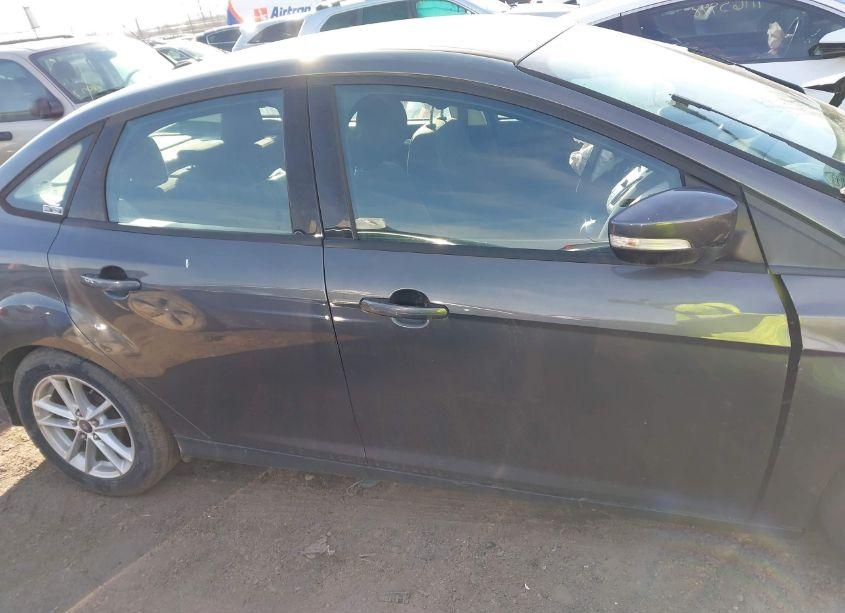 Photo 13 of 2015 Ford Focus SE (VIN 1FADP3F29FL383747)