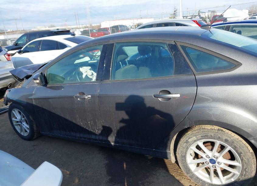 Photo 14 of 2015 Ford Focus SE (VIN 1FADP3F29FL383747)