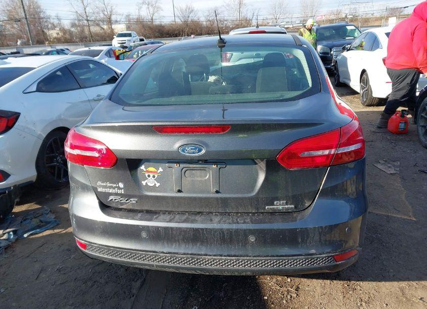 Photo 16 of 2015 Ford Focus SE (VIN 1FADP3F29FL383747)