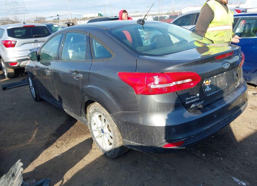 Photo 3 of 2015 Ford Focus SE (VIN 1FADP3F29FL383747)