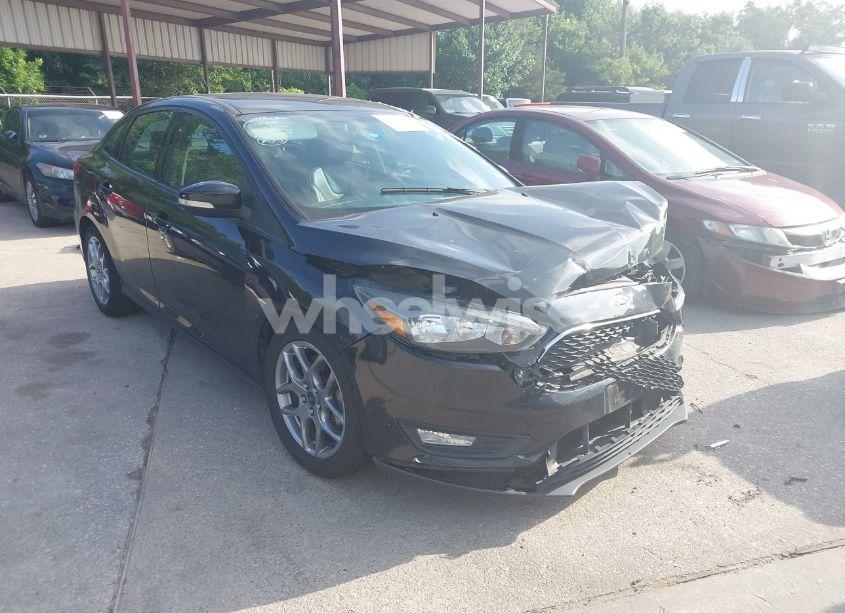 2015 Ford Focus SE (VIN 1FADP3F29FL384591) main photo