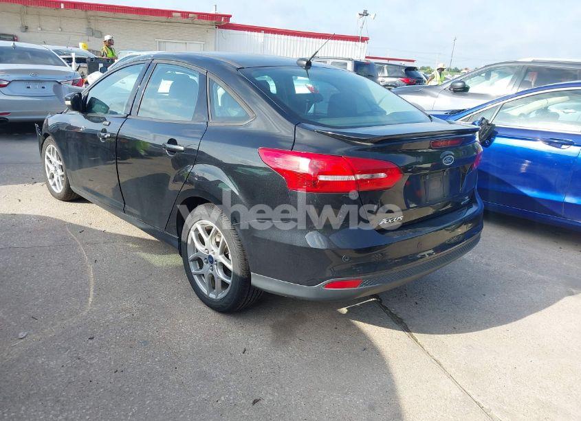 Photo 3 of 2015 Ford Focus SE (VIN 1FADP3F29FL384591)