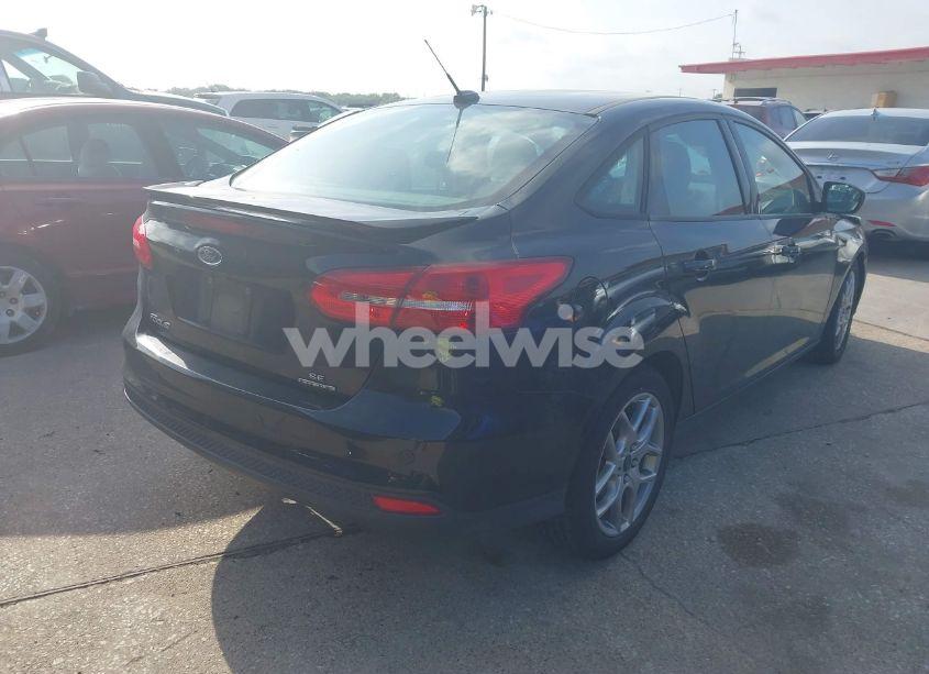 Photo 4 of 2015 Ford Focus SE (VIN 1FADP3F29FL384591)