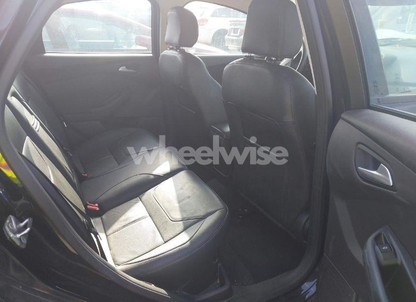 Photo 8 of 2015 Ford Focus SE (VIN 1FADP3F29FL384591)