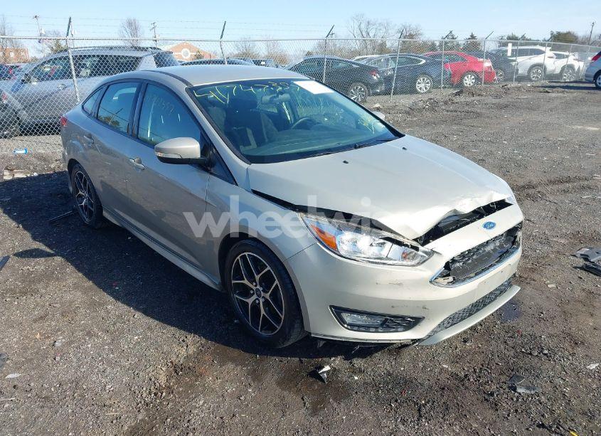 2015 Ford Focus SE (VIN 1FADP3F29FL387202) main photo