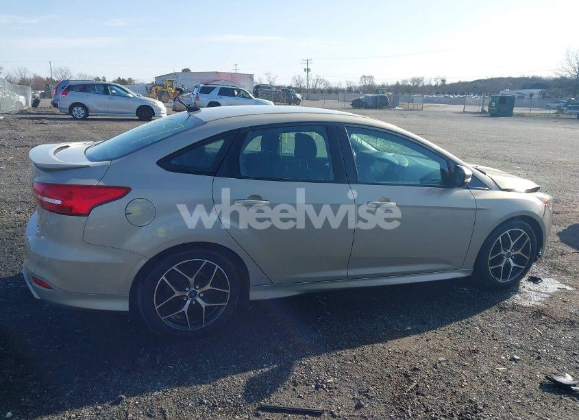 Photo 13 of 2015 Ford Focus SE (VIN 1FADP3F29FL387202)