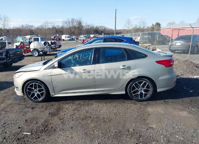 Photo 14 of 2015 Ford Focus SE (VIN 1FADP3F29FL387202)