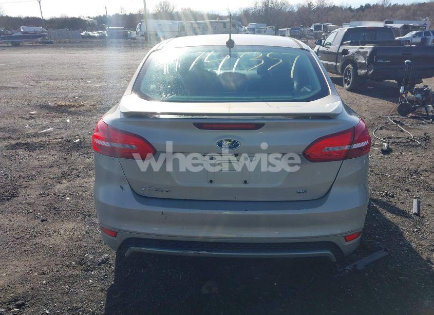 Photo 16 of 2015 Ford Focus SE (VIN 1FADP3F29FL387202)