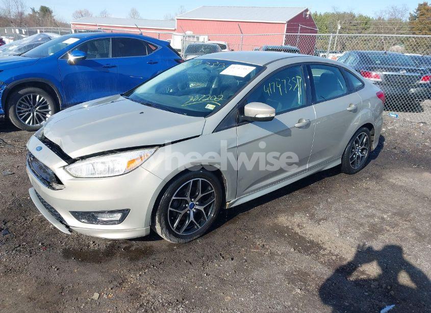Photo 2 of 2015 Ford Focus SE (VIN 1FADP3F29FL387202)