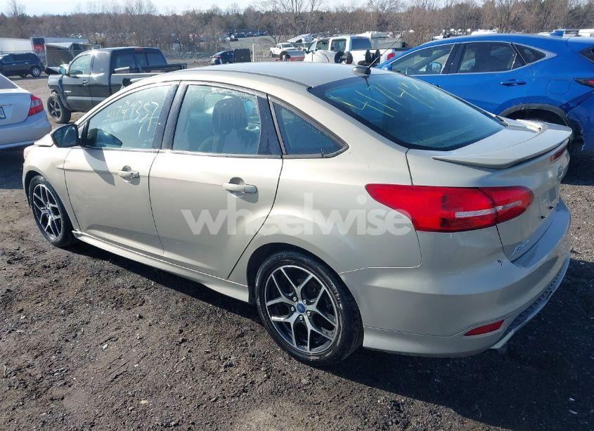 Photo 3 of 2015 Ford Focus SE (VIN 1FADP3F29FL387202)