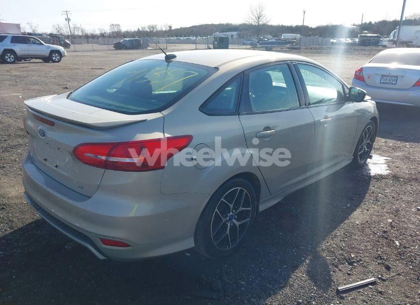 Photo 4 of 2015 Ford Focus SE (VIN 1FADP3F29FL387202)