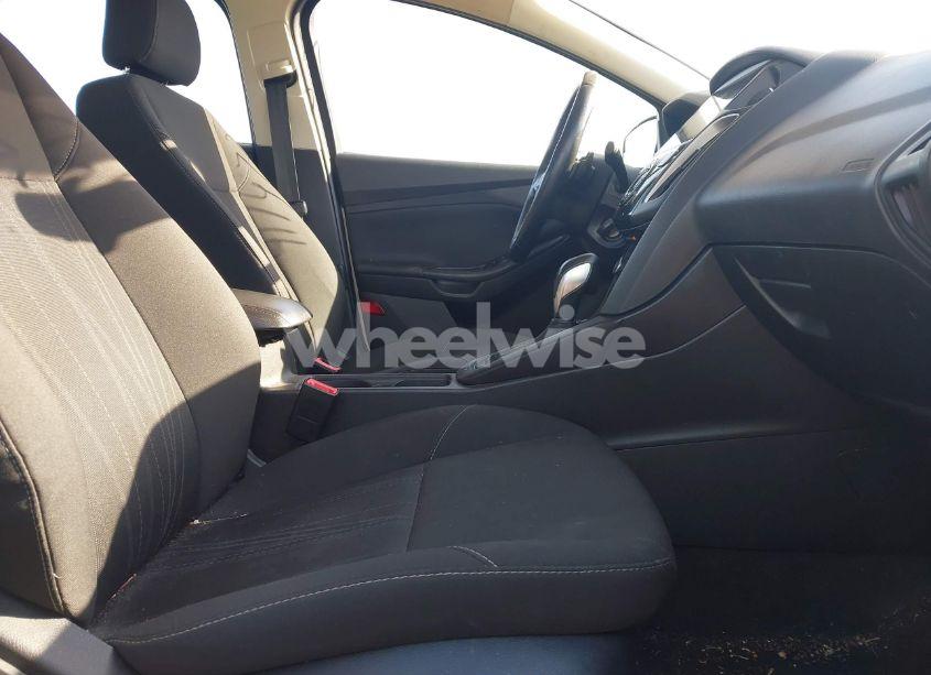 Photo 5 of 2015 Ford Focus SE (VIN 1FADP3F29FL387202)