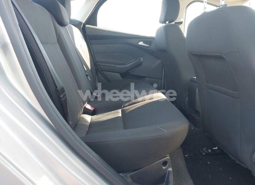 Photo 8 of 2015 Ford Focus SE (VIN 1FADP3F29FL387202)