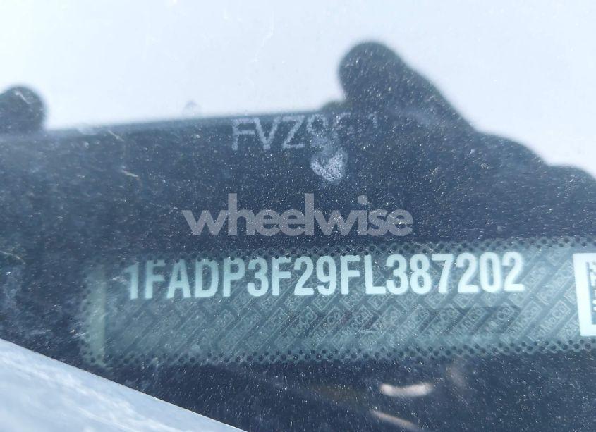 Photo 9 of 2015 Ford Focus SE (VIN 1FADP3F29FL387202)