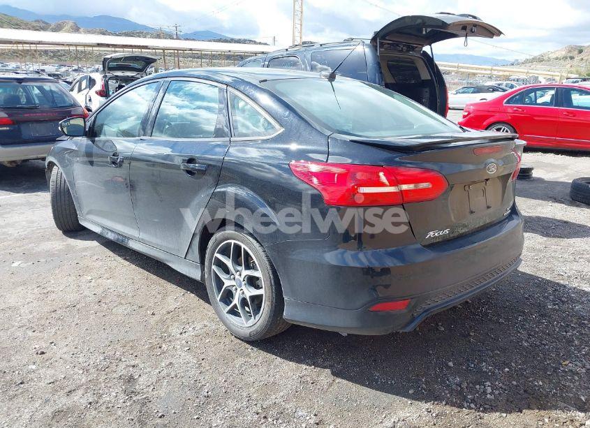 Photo 3 of 2016 Ford Focus SE (VIN 1FADP3F29GL209601)