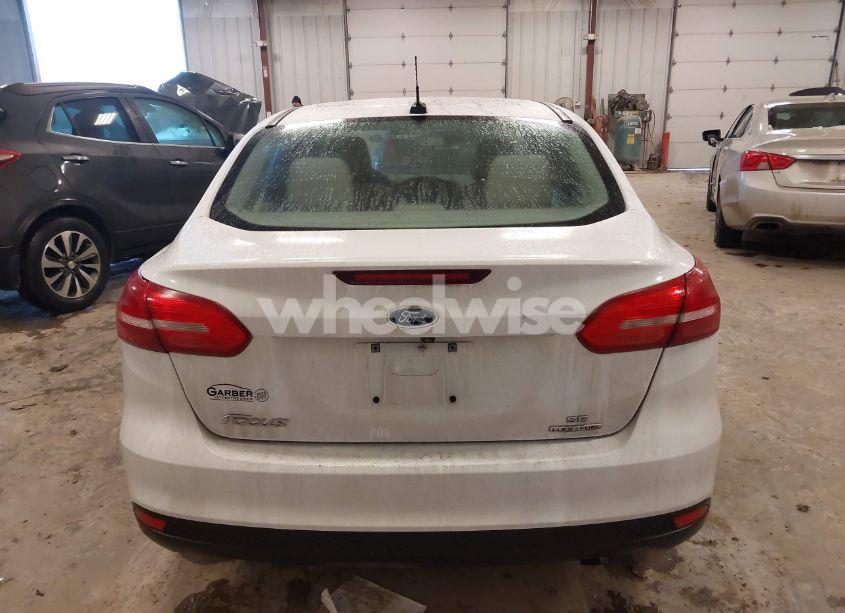 Photo 16 of 2016 Ford Focus SE (VIN 1FADP3F29GL227483)