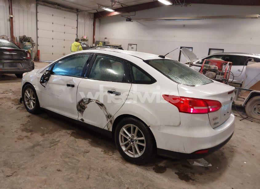 Photo 3 of 2016 Ford Focus SE (VIN 1FADP3F29GL227483)