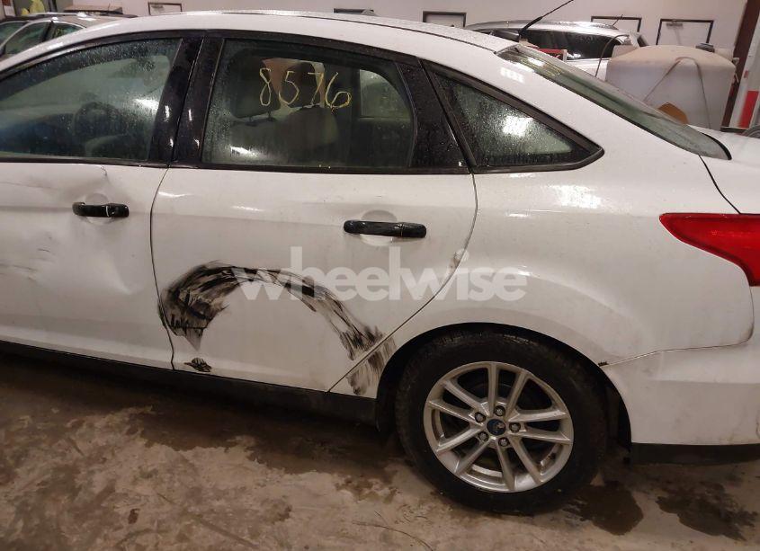 Photo 6 of 2016 Ford Focus SE (VIN 1FADP3F29GL227483)