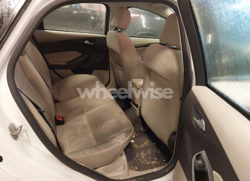 Photo 8 of 2016 Ford Focus SE (VIN 1FADP3F29GL227483)