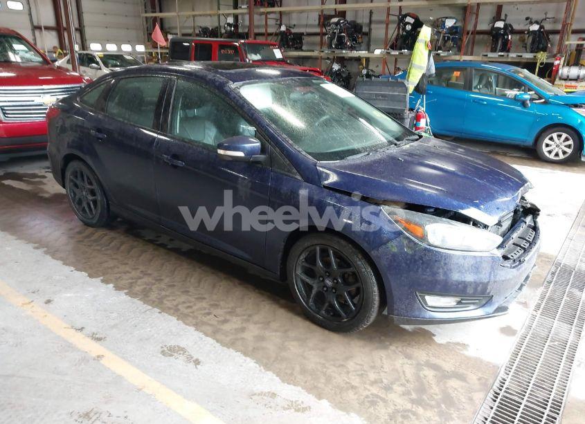 2016 Ford Focus SE (VIN 1FADP3F29GL242792) main photo
