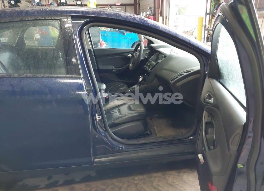 Photo 5 of 2016 Ford Focus SE (VIN 1FADP3F29GL242792)