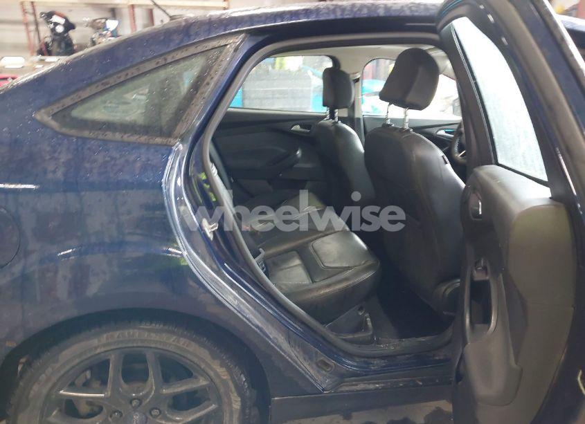 Photo 8 of 2016 Ford Focus SE (VIN 1FADP3F29GL242792)