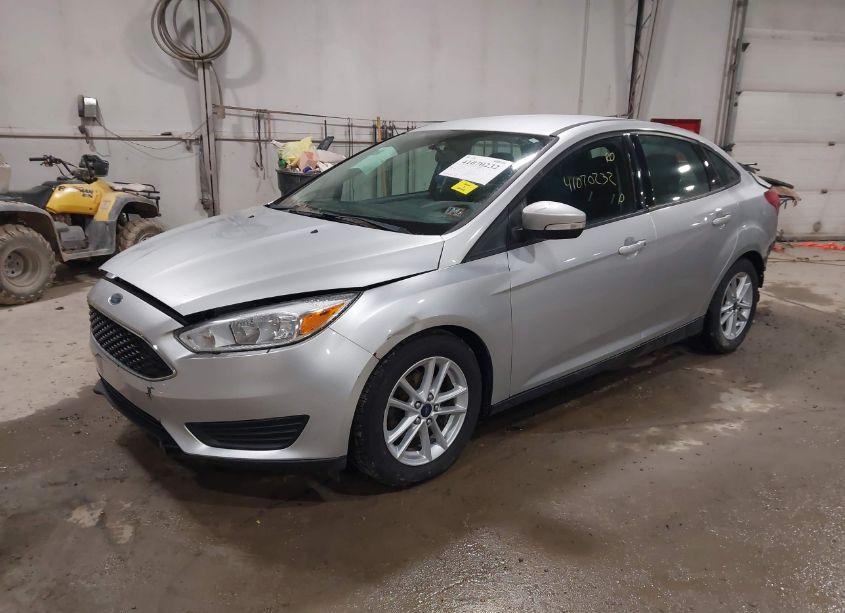 Photo 2 of 2016 Ford Focus SE (VIN 1FADP3F29GL247488)