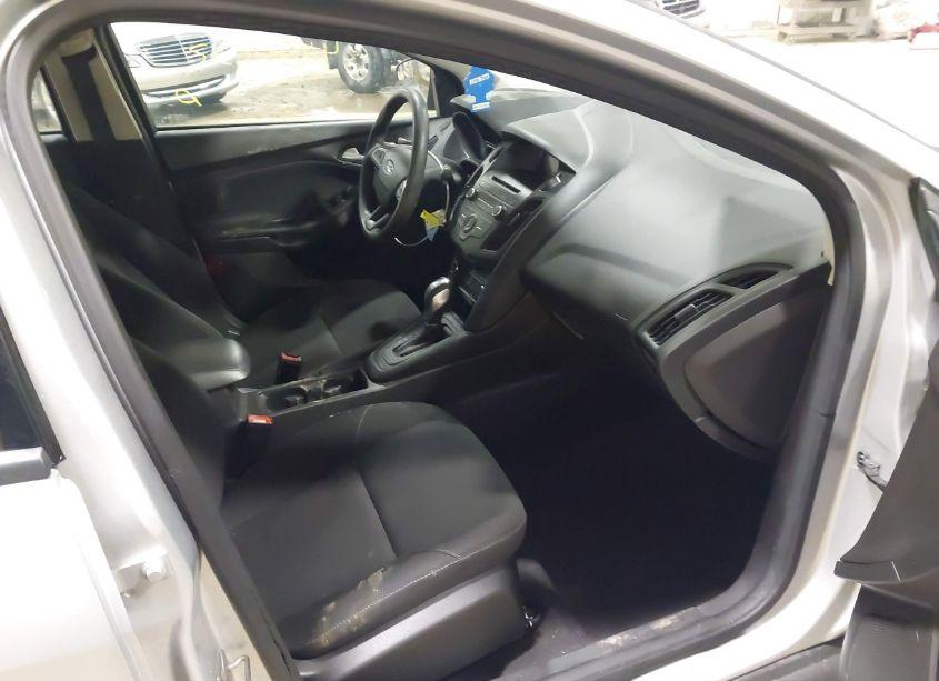 Photo 5 of 2016 Ford Focus SE (VIN 1FADP3F29GL247488)