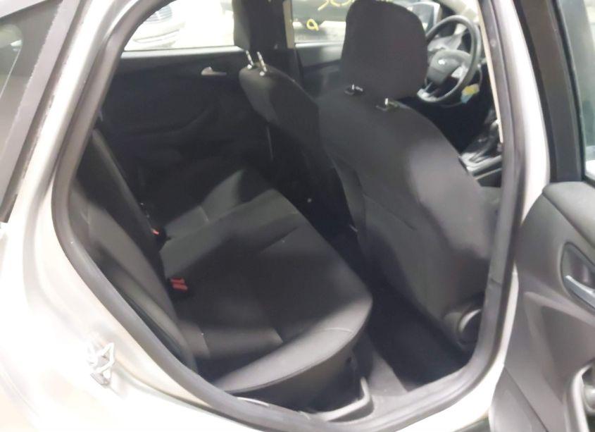 Photo 8 of 2016 Ford Focus SE (VIN 1FADP3F29GL247488)