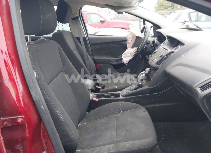 Photo 5 of 2016 Ford Focus SE (VIN 1FADP3F29GL252383)