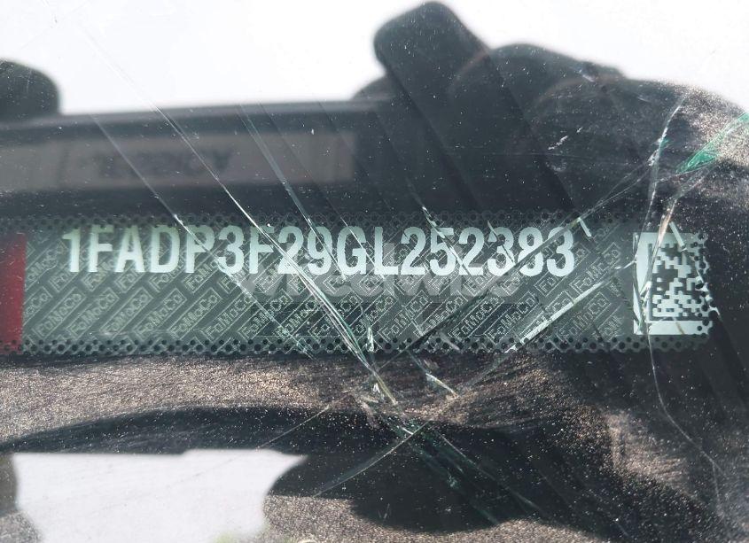 Photo 9 of 2016 Ford Focus SE (VIN 1FADP3F29GL252383)