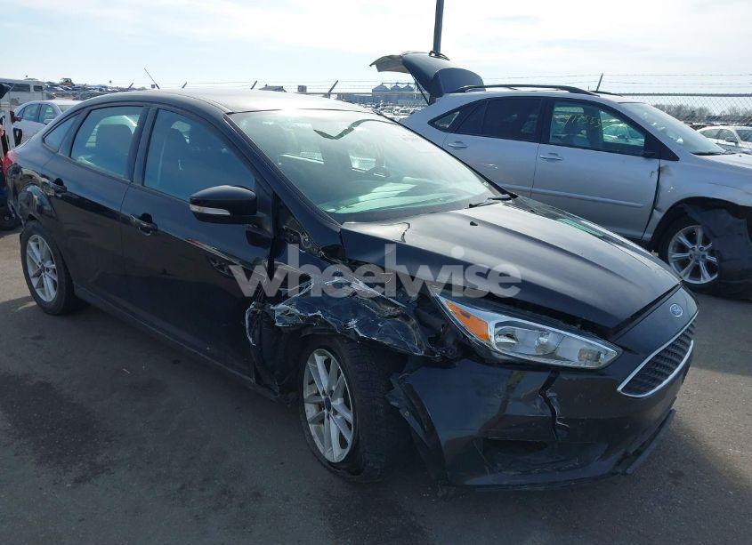2016 Ford Focus SE (VIN 1FADP3F29GL255879) main photo