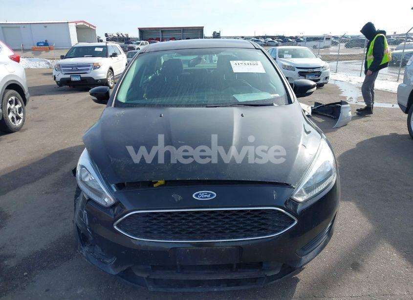 Photo 12 of 2016 Ford Focus SE (VIN 1FADP3F29GL255879)