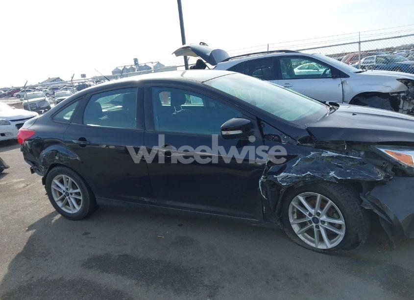 Photo 13 of 2016 Ford Focus SE (VIN 1FADP3F29GL255879)