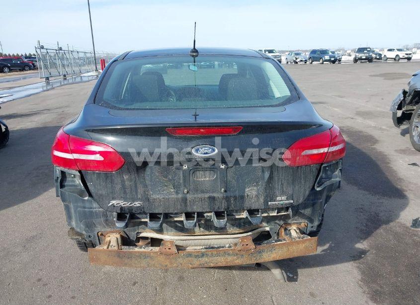 Photo 16 of 2016 Ford Focus SE (VIN 1FADP3F29GL255879)