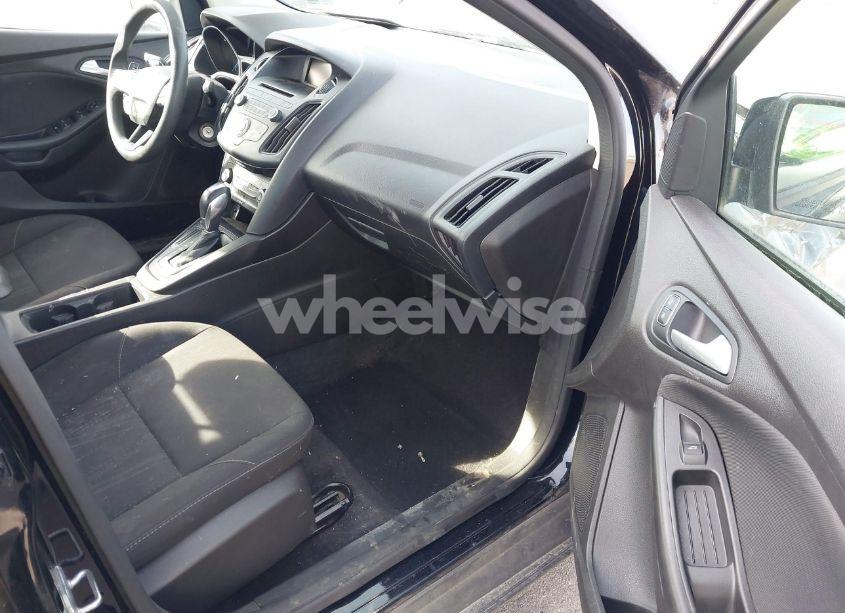 Photo 5 of 2016 Ford Focus SE (VIN 1FADP3F29GL255879)