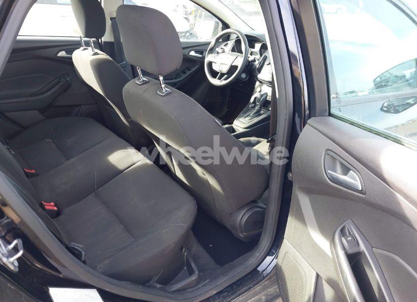 Photo 8 of 2016 Ford Focus SE (VIN 1FADP3F29GL255879)