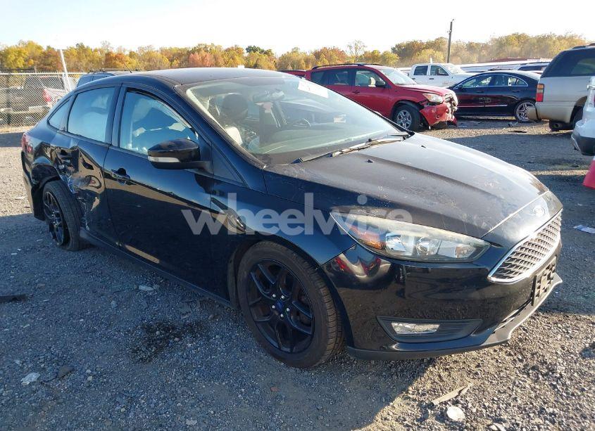 2016 Ford Focus SE (VIN 1FADP3F29GL260872) main photo