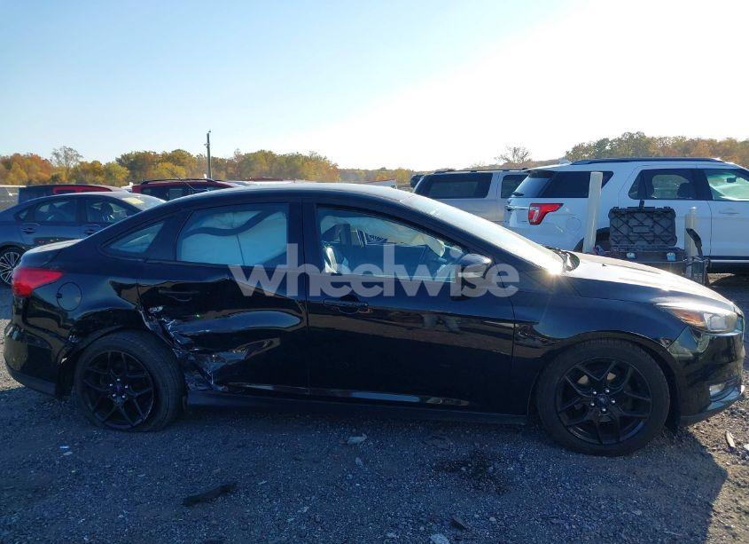 Photo 13 of 2016 Ford Focus SE (VIN 1FADP3F29GL260872)