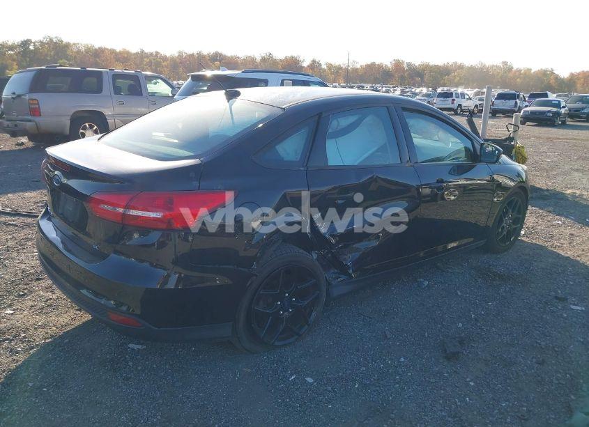 Photo 4 of 2016 Ford Focus SE (VIN 1FADP3F29GL260872)